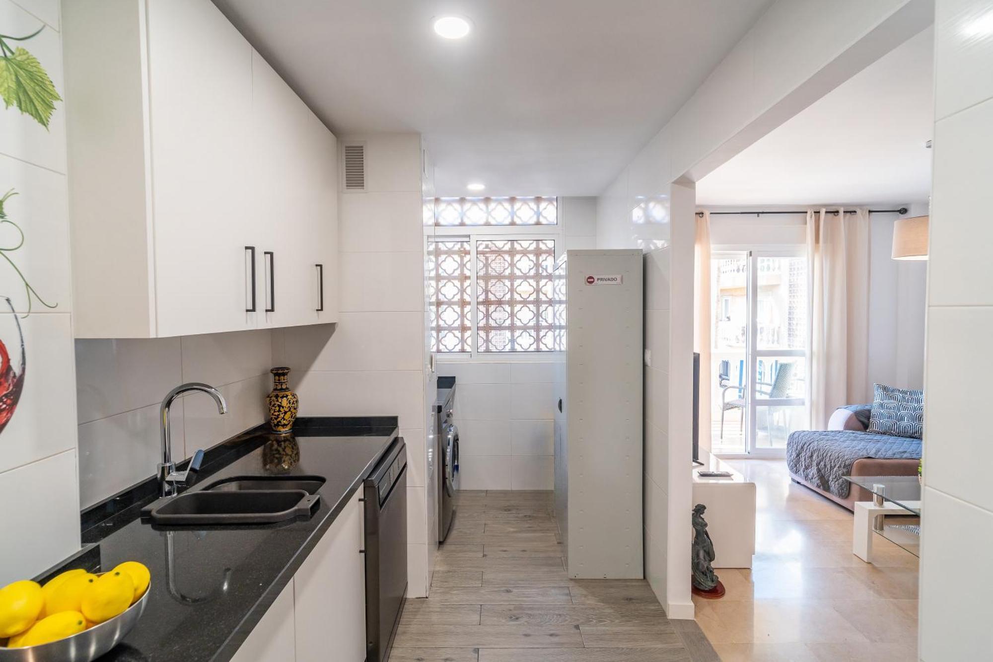 Casa Playa Guadalmar, Beautiful In Front Of The Sea, Wifi, Ac, Smart Tv, Private Parking Malaga