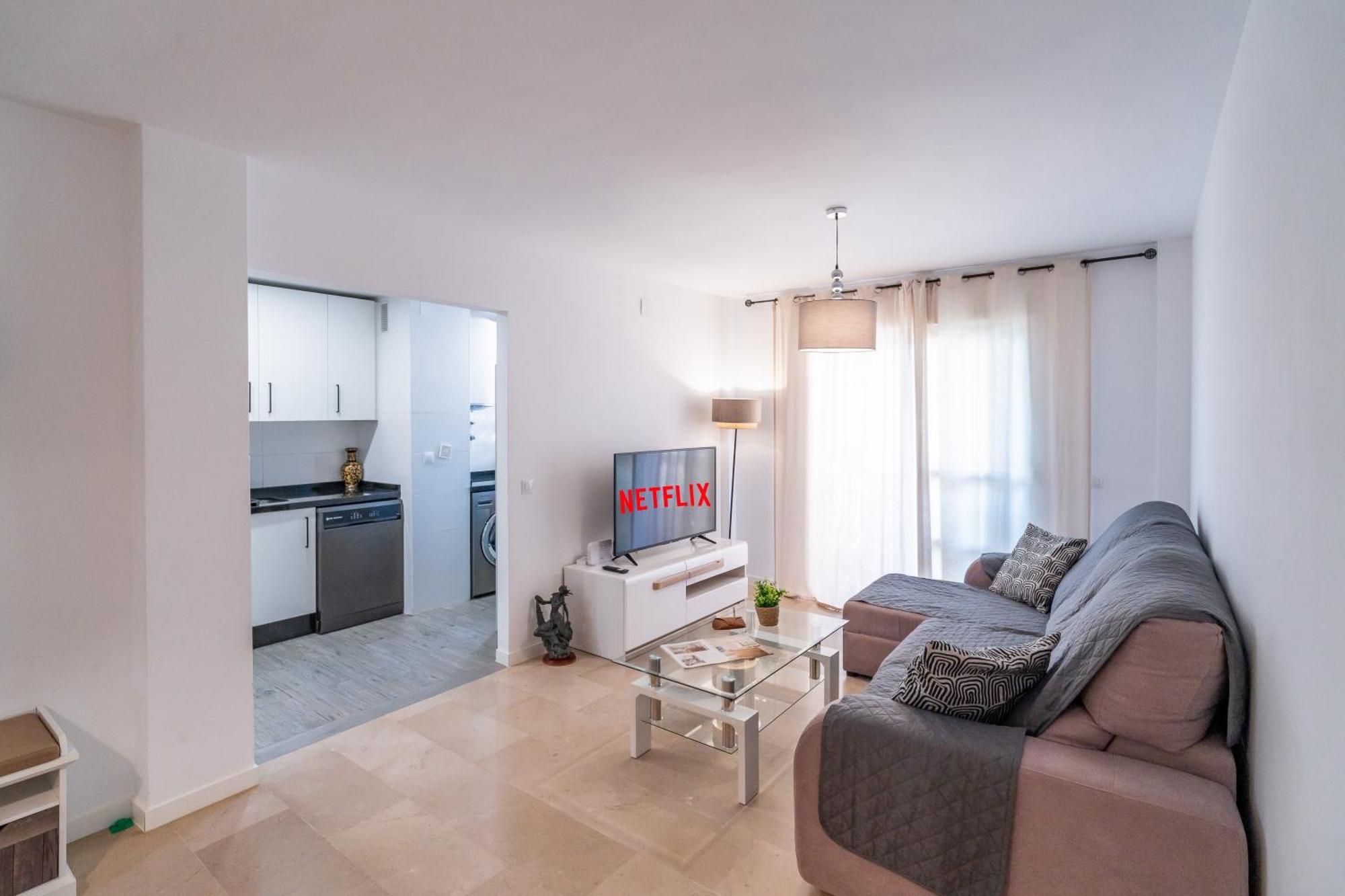 Apartment Casa Playa Guadalmar, Beautiful In Front Of The Sea, Wifi, Ac, Smart Tv, Private Parking