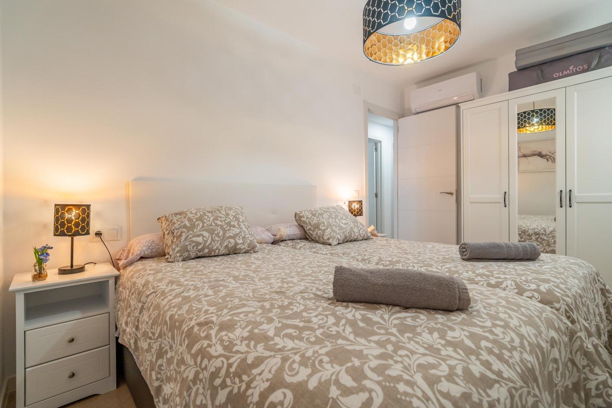 Casa Playa Guadalmar, Beautiful In Front Of The Sea, Wifi, Ac, Smart Tv, Private Parking Apartment *