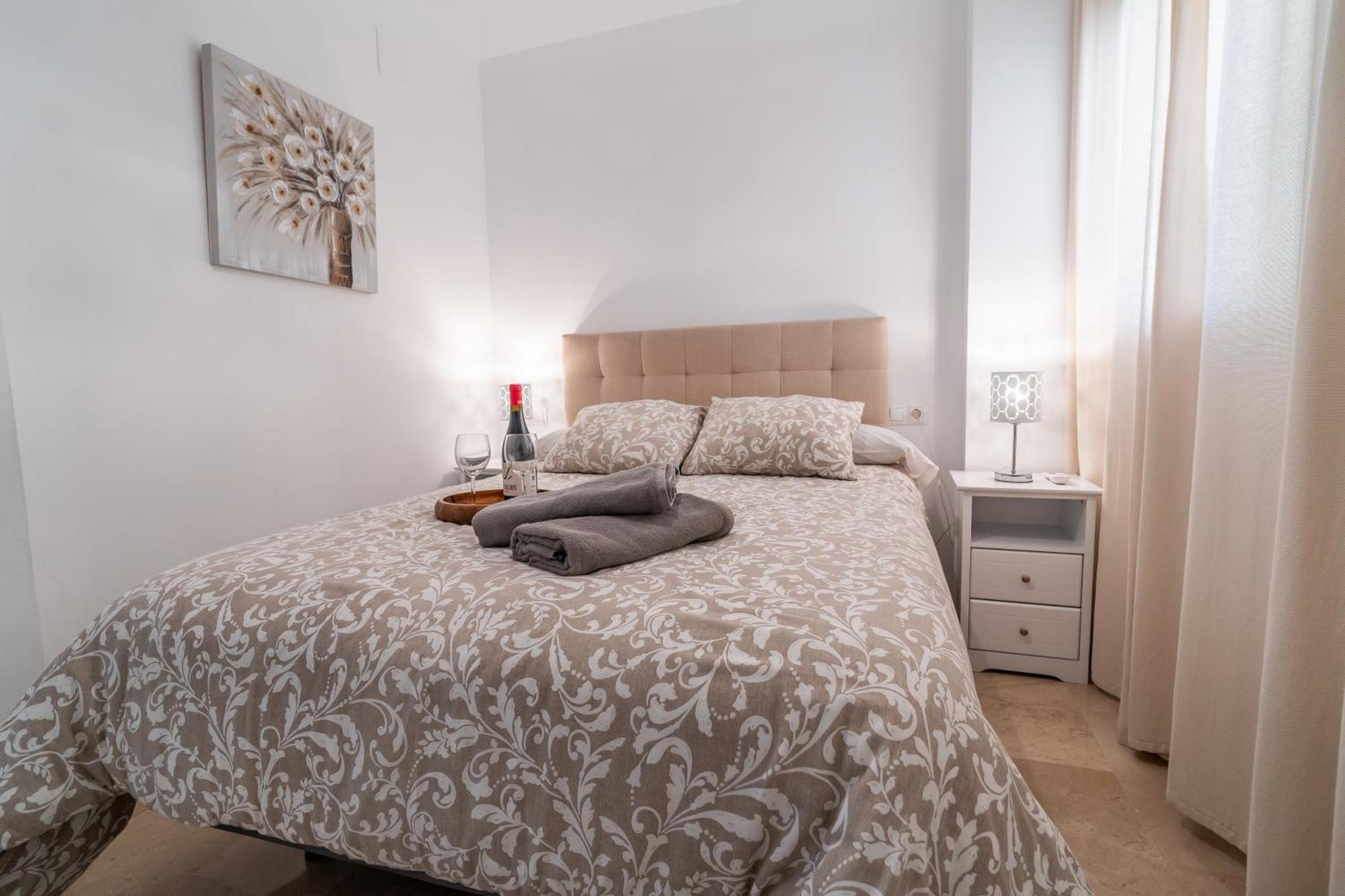 Casa Playa Guadalmar, Beautiful In Front Of The Sea, Wifi, Ac, Smart Tv, Private Parking Apartment Malaga