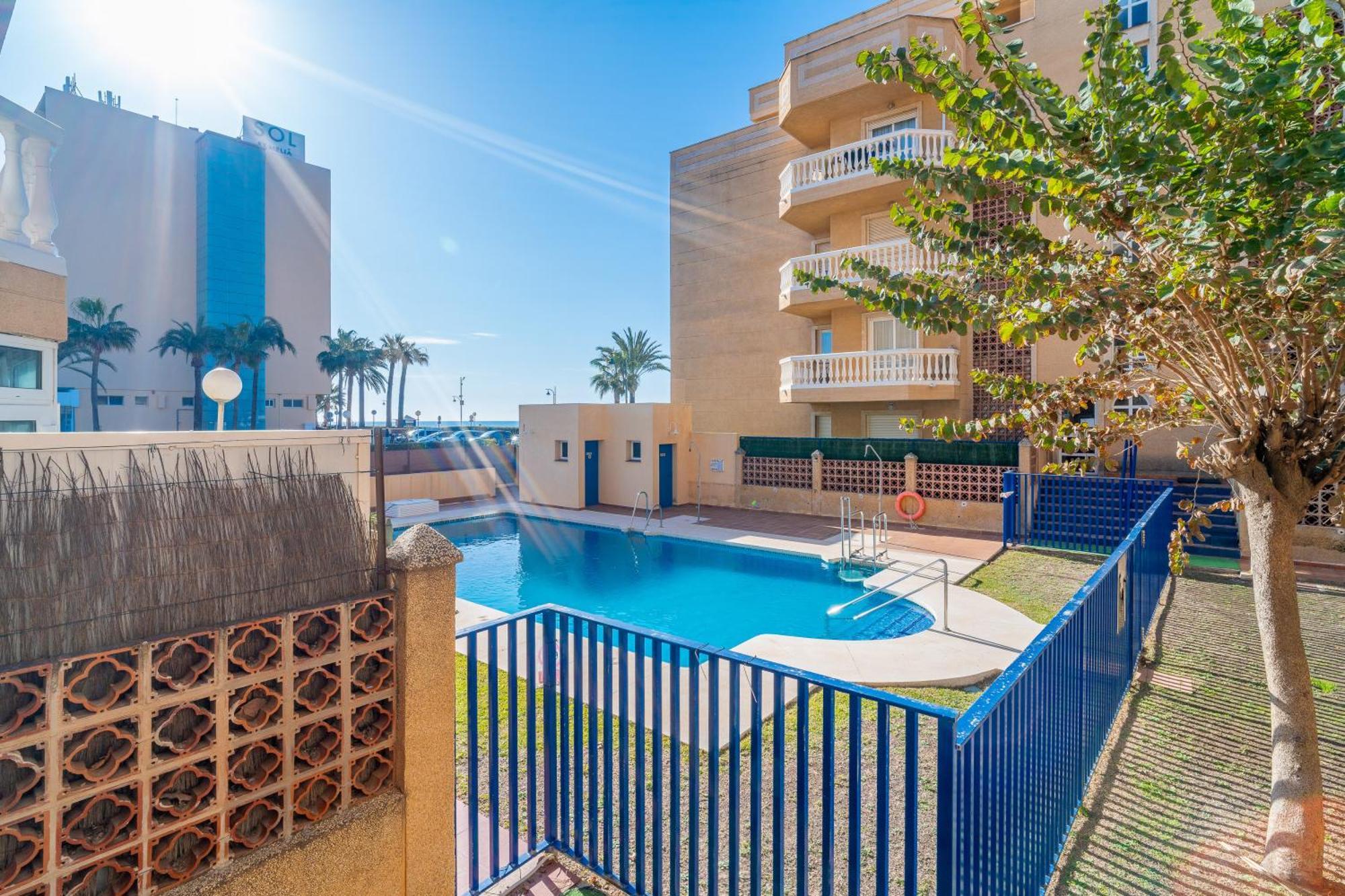 Casa Playa Guadalmar, Beautiful In Front Of The Sea, Wifi, Ac, Smart Tv, Private Parking Malaga