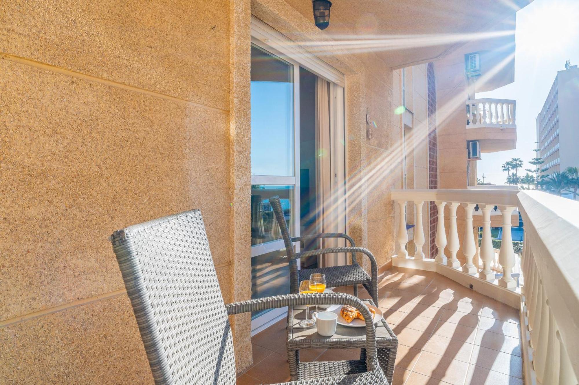 Casa Playa Guadalmar, Beautiful In Front Of The Sea, Wifi, Ac, Smart Tv, Private Parking