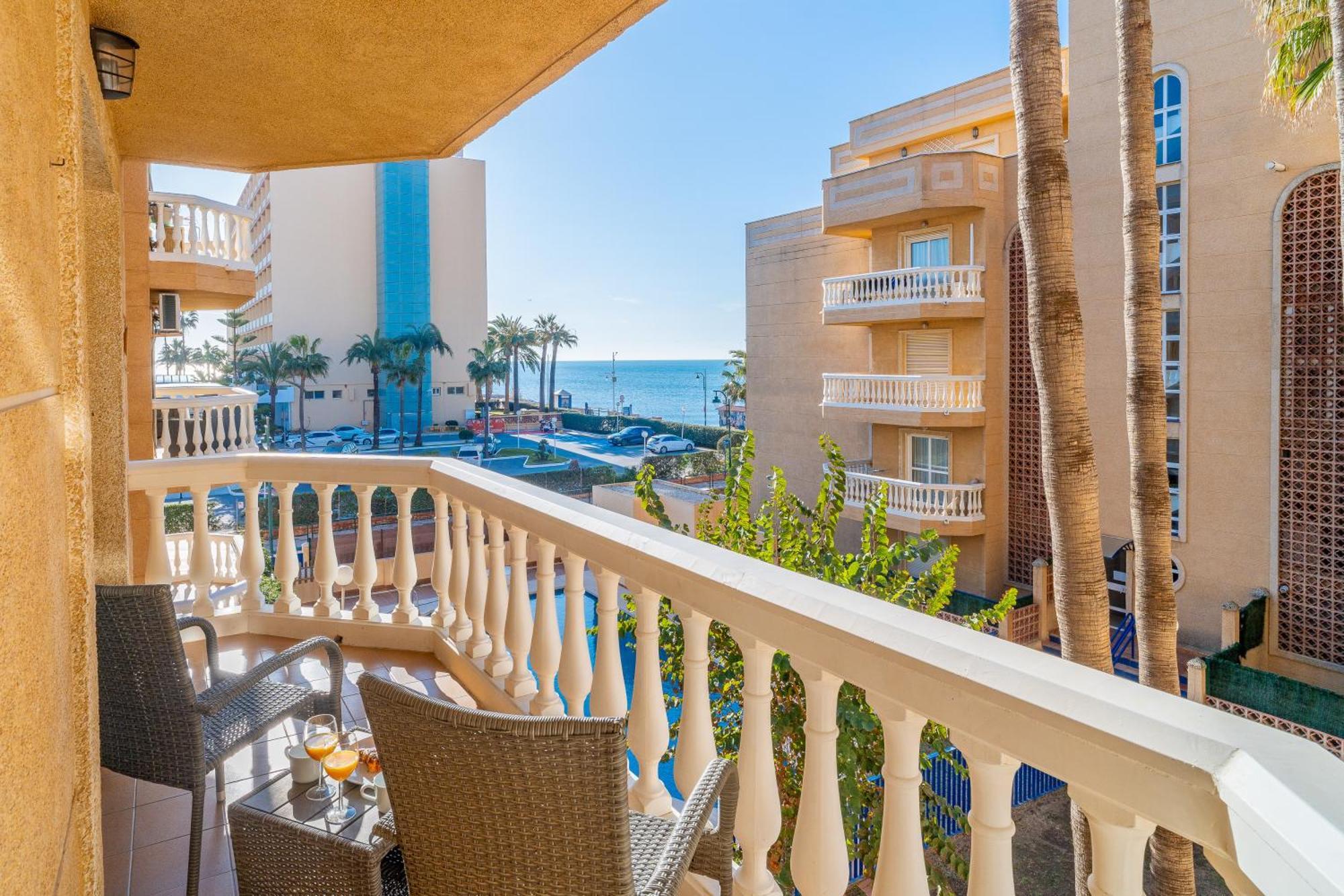 Apartment Casa Playa Guadalmar, Beautiful In Front Of The Sea, Wifi, Ac, Smart Tv, Private Parking Malaga