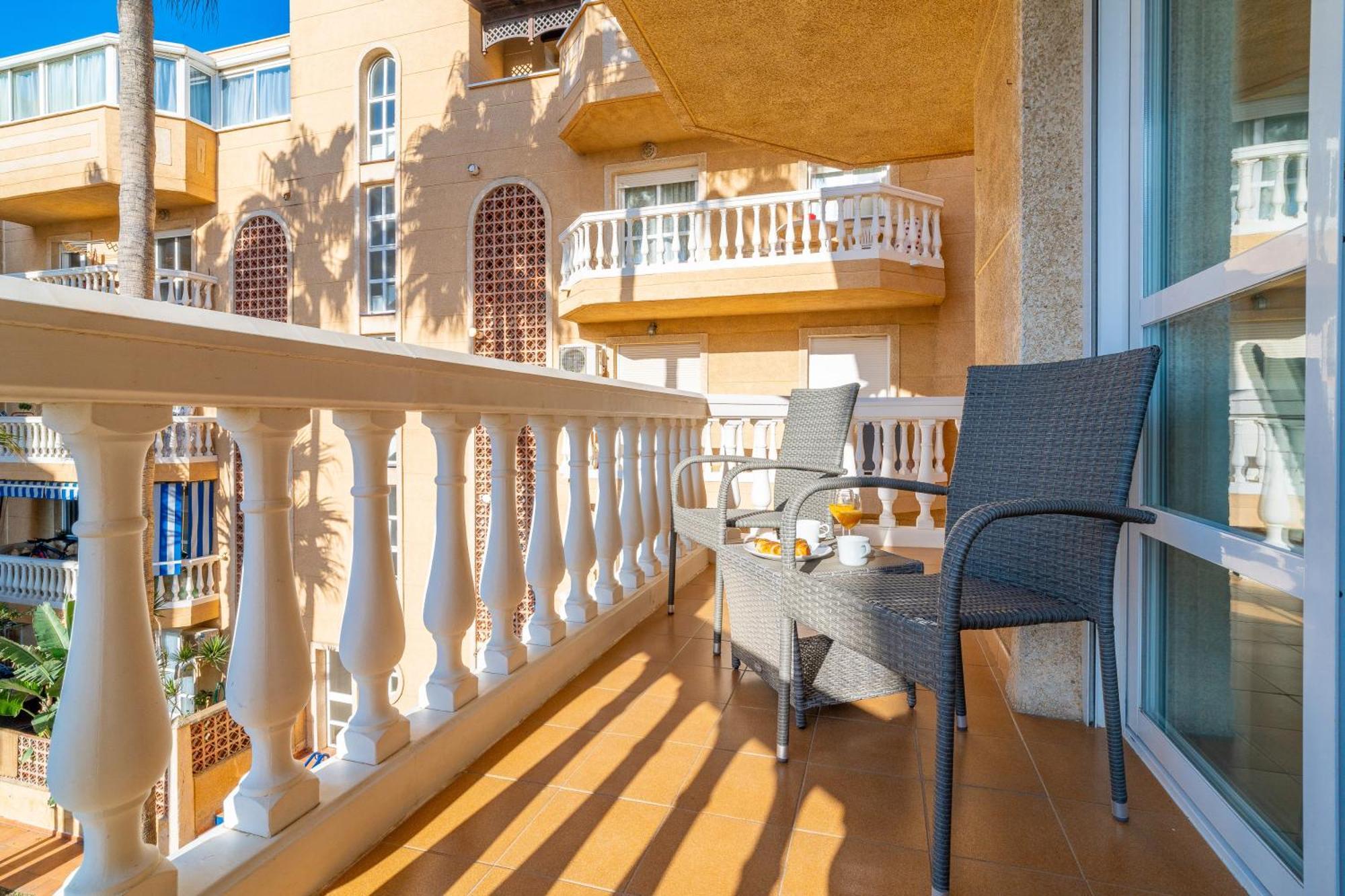 Casa Playa Guadalmar, Beautiful In Front Of The Sea, Wifi, Ac, Smart Tv, Private Parking Malaga