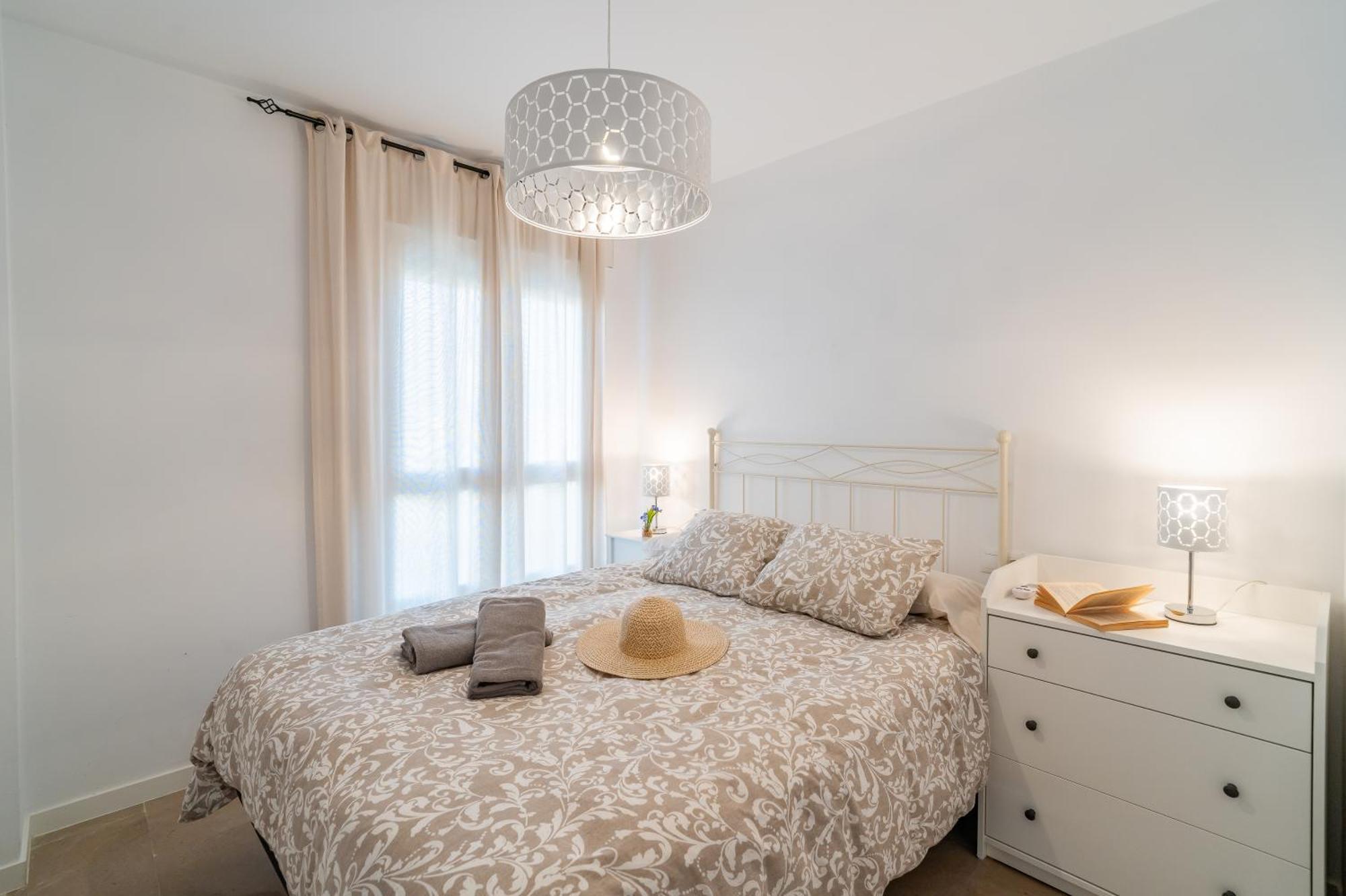 Apartment Casa Playa Guadalmar, Beautiful In Front Of The Sea, Wifi, Ac, Smart Tv, Private Parking