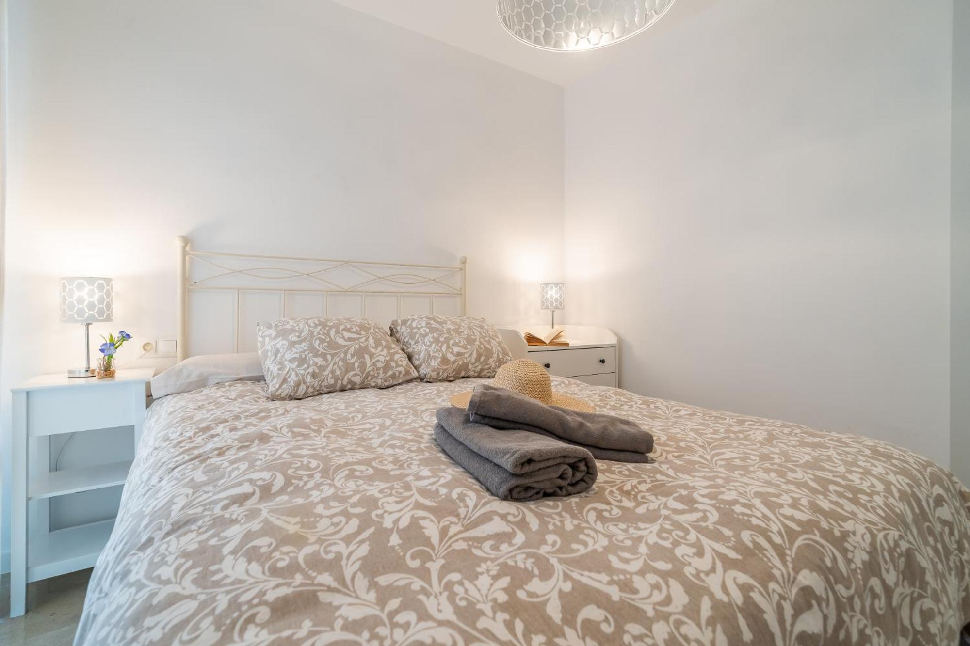 Casa Playa Guadalmar, Beautiful In Front Of The Sea, Wifi, Ac, Smart Tv, Private Parking Apartment *