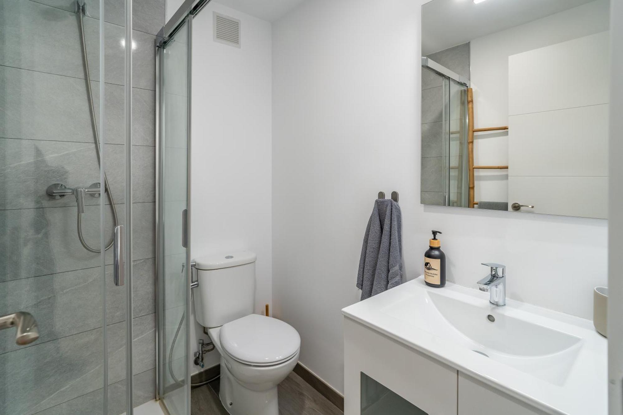 Apartment Casa Playa Guadalmar, Beautiful In Front Of The Sea, Wifi, Ac, Smart Tv, Private Parking *