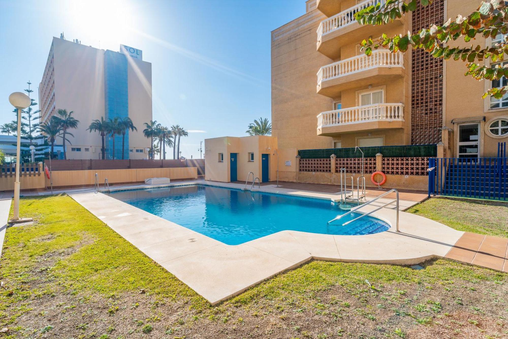 Apartment Casa Playa Guadalmar, Beautiful In Front Of The Sea, Wifi, Ac, Smart Tv, Private Parking