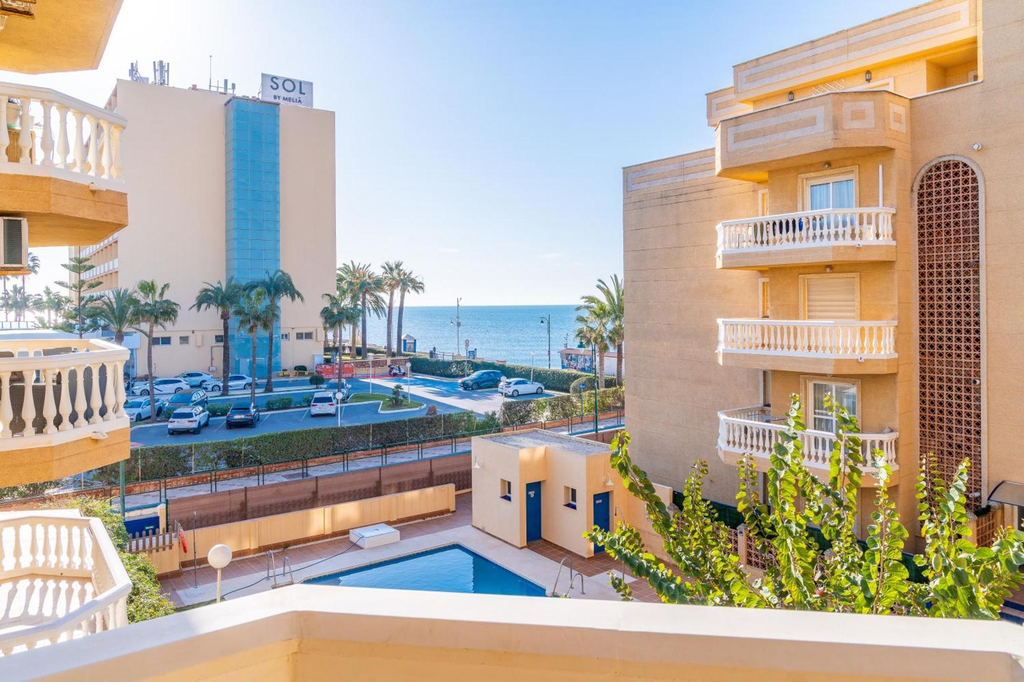 Casa Playa Guadalmar, Beautiful In Front Of The Sea, Wifi, Ac, Smart Tv, Private Parking Apartment *