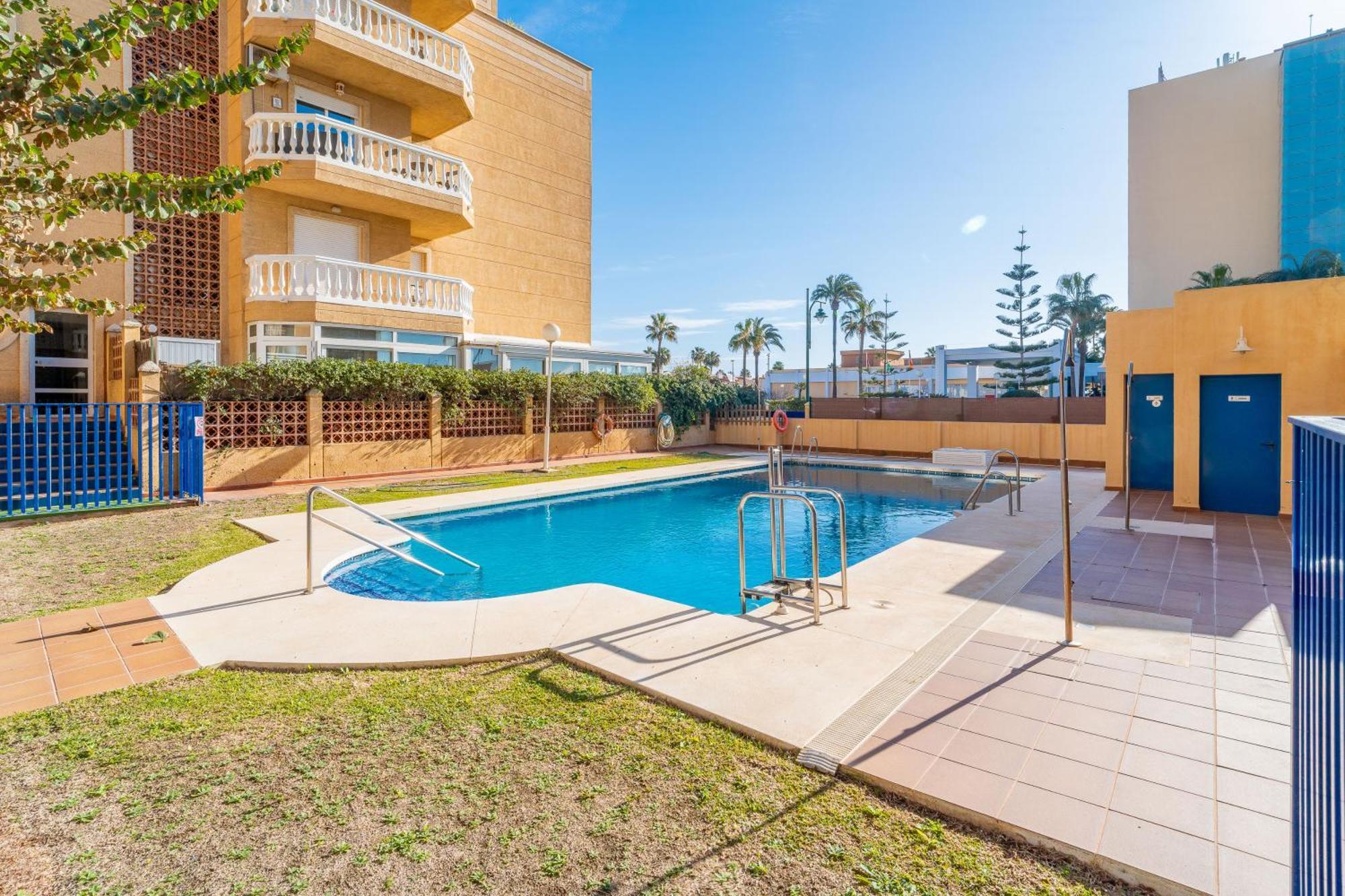 Apartment Casa Playa Guadalmar, Beautiful In Front Of The Sea, Wifi, Ac, Smart Tv, Private Parking Malaga