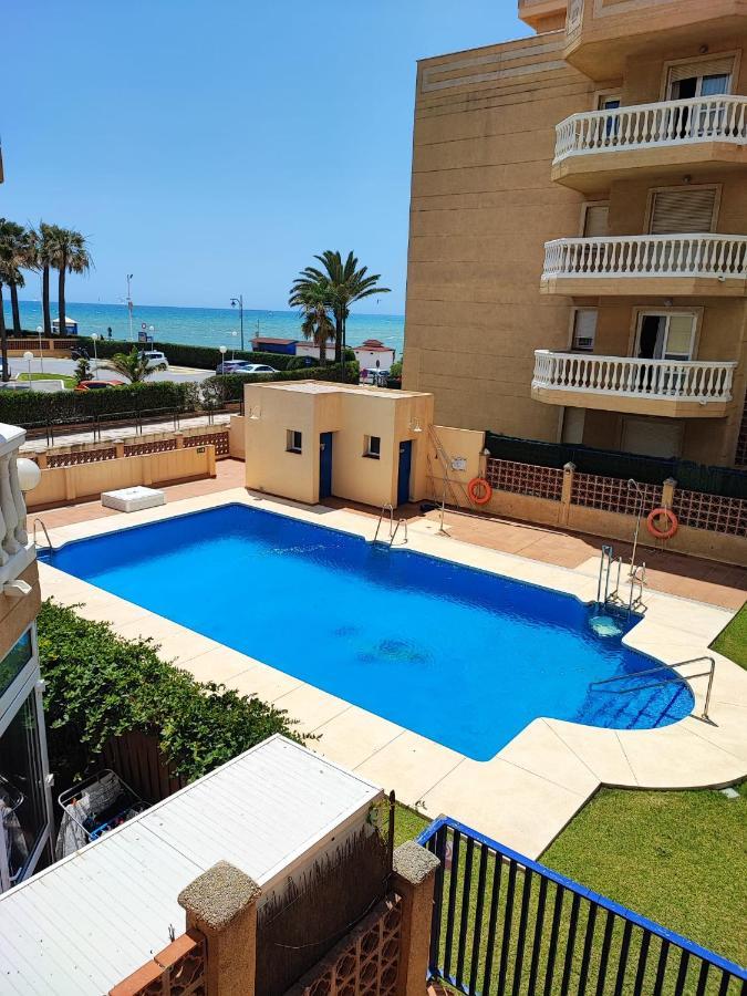 Casa Playa Guadalmar, Beautiful In Front Of The Sea, Wifi, Ac, Smart Tv, Private Parking Appartement